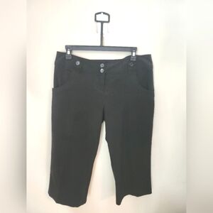 Studio Y Black Capri Pants